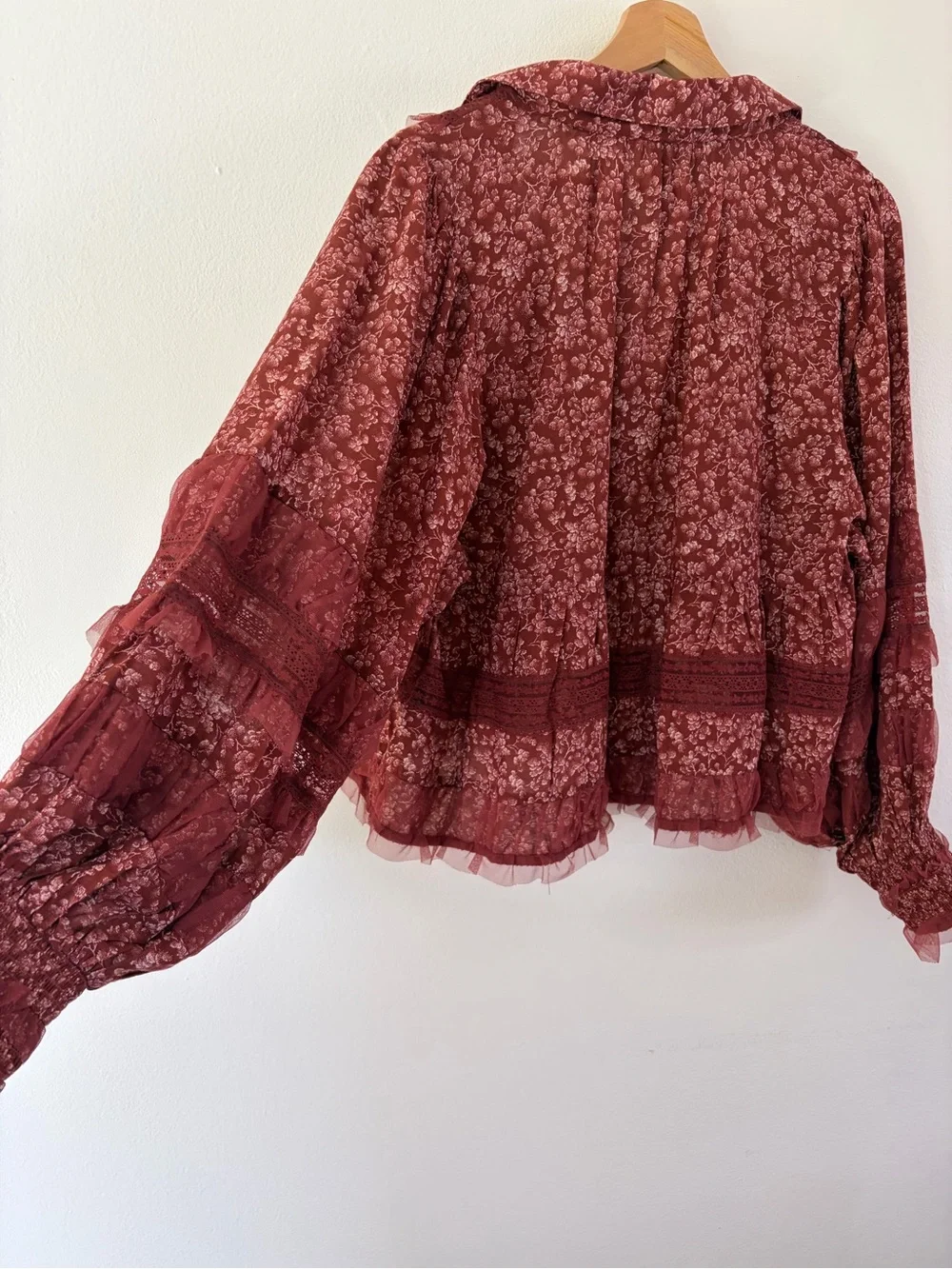 By Antropologie Ruffled V-Neck Popover Balloon Sleeve Red Floral Boho Blouse